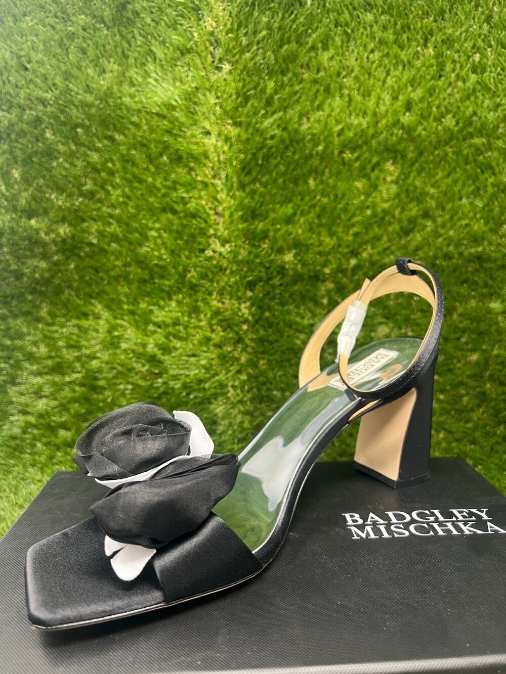 NWB Women's 11 Badgley Mischka Carli Bloch Heel Sandals Black Flower
